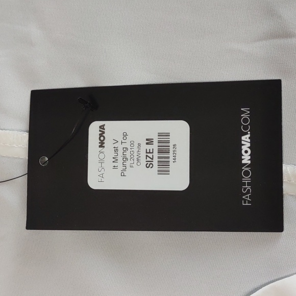 Fashion Nova V Neck Top - Picture 6 of 7